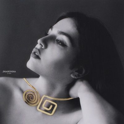 Choker Gold Neckpiece Square and Circle Spiral