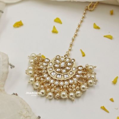 Gold tone kundan pearl mangtika